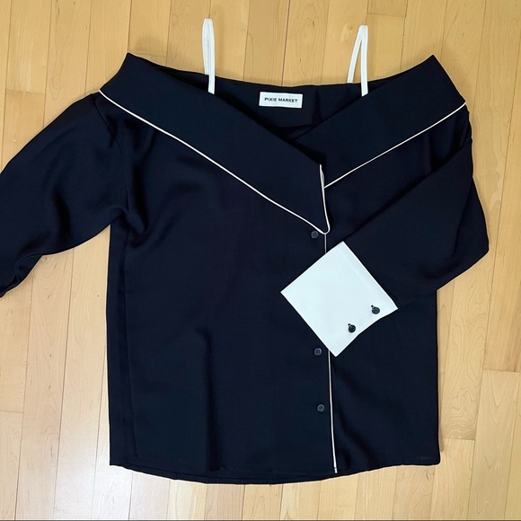 🆕NWOT Pixie Market Maxime Off the shoulder navy shirt - Picture 3 of 7